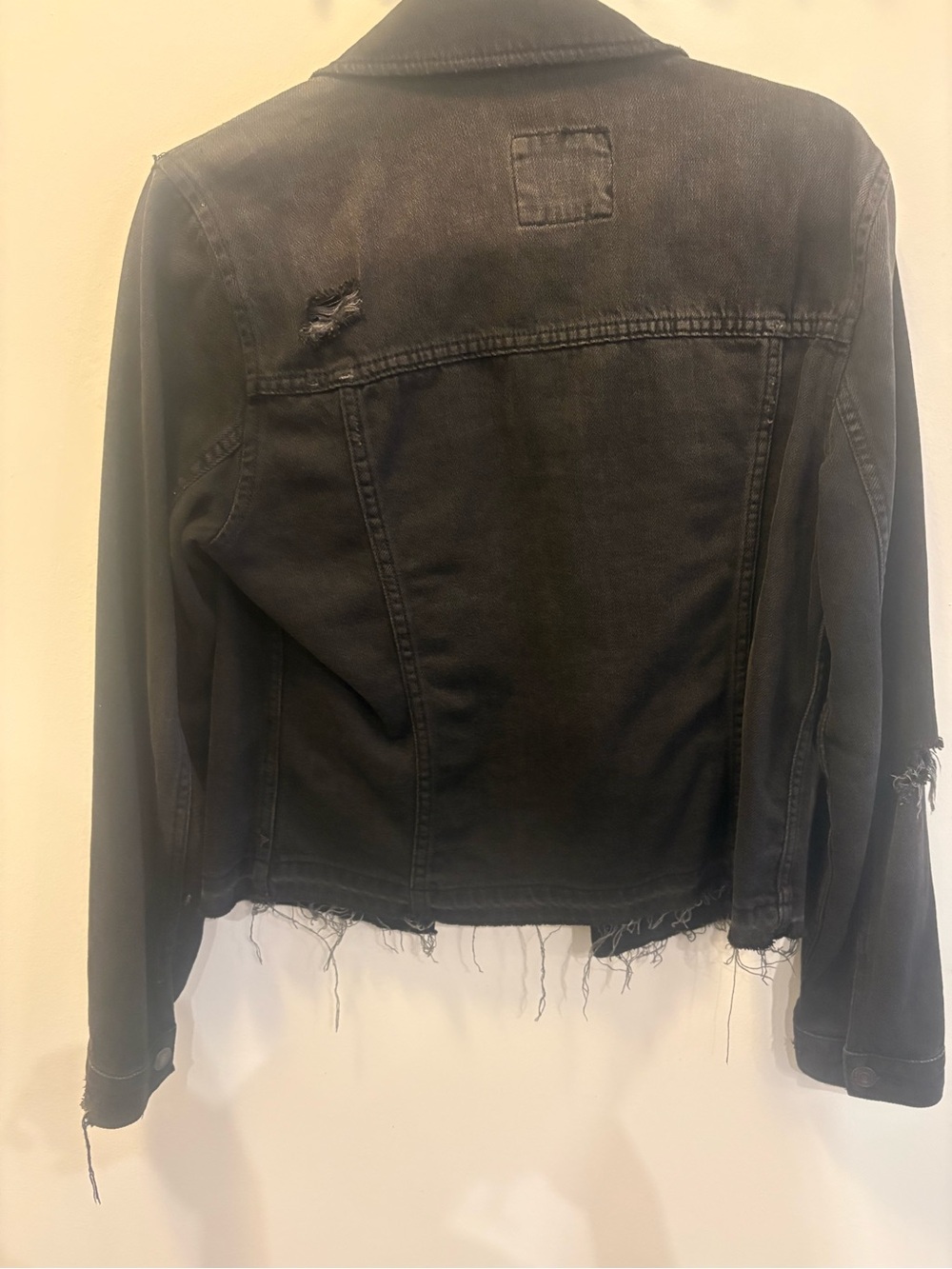 Abercrombie & Fitch Black Distressed Denim Jacket with Frayed Hem - Picture 2 of 4